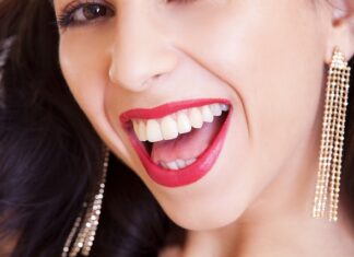 Co najpierw podkład czy korektor pod oczy?