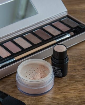 Czy korektor zatyka pory?