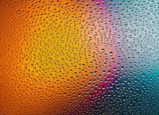 Czym najlepiej myć twarz rano?