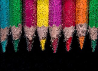 Co daje kredką do ust?