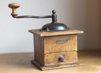 Czy lakier do włosów niszczy włosy?